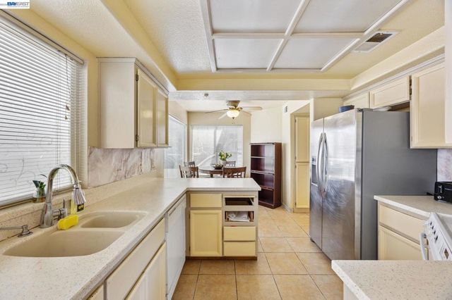 20667 Blossom Cmn, Hayward, CA 94541