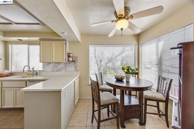 20667 Blossom Cmn, Hayward, CA 94541