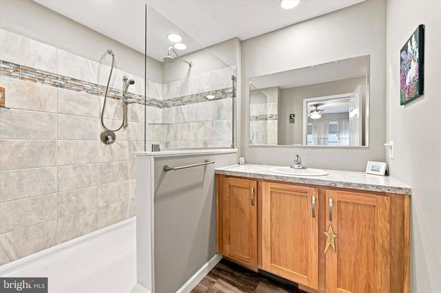215 PARK DR, Media, PA 19063