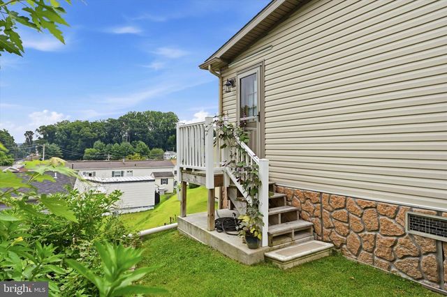 215 PARK DR, Media, PA 19063