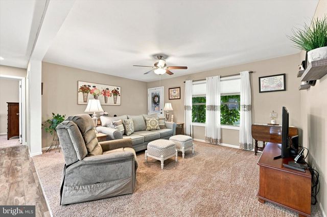 215 PARK DR, Media, PA 19063