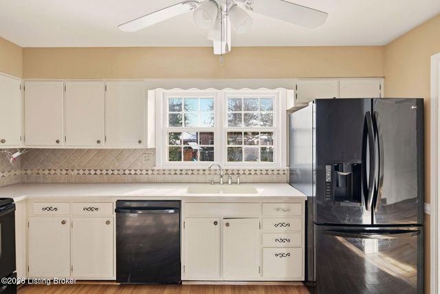 7816 Fairmeadows Ln, Louisville, KY 40222