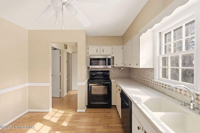 7816 Fairmeadows Ln, Louisville, KY 40222