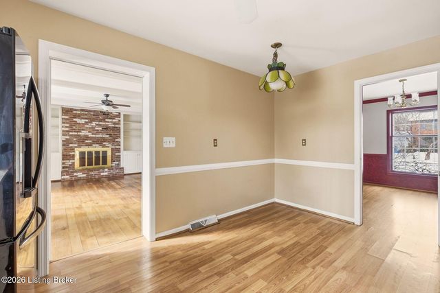 7816 Fairmeadows Ln, Louisville, KY 40222