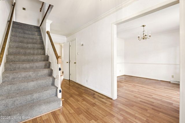 7816 Fairmeadows Ln, Louisville, KY 40222