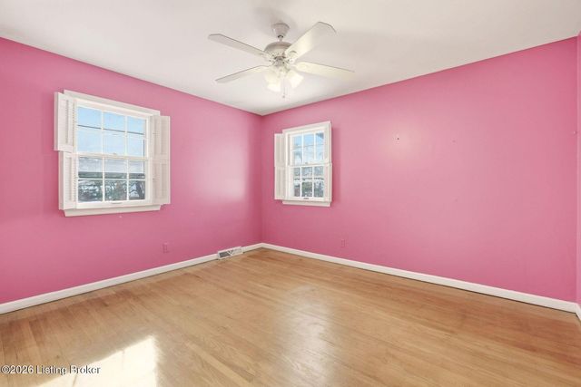 7816 Fairmeadows Ln, Louisville, KY 40222