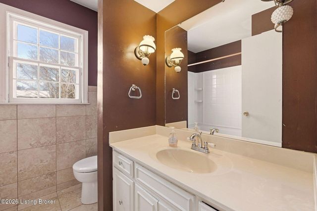 7816 Fairmeadows Ln, Louisville, KY 40222