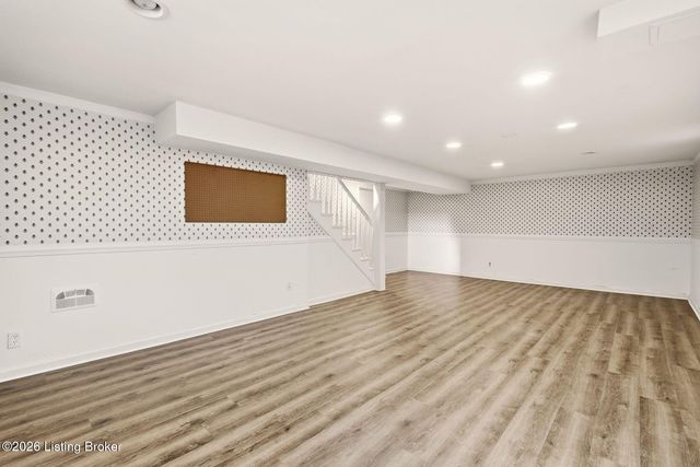 7816 Fairmeadows Ln, Louisville, KY 40222