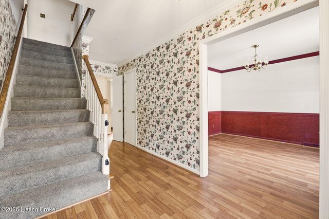 7816 Fairmeadows Ln, Louisville, KY 40222