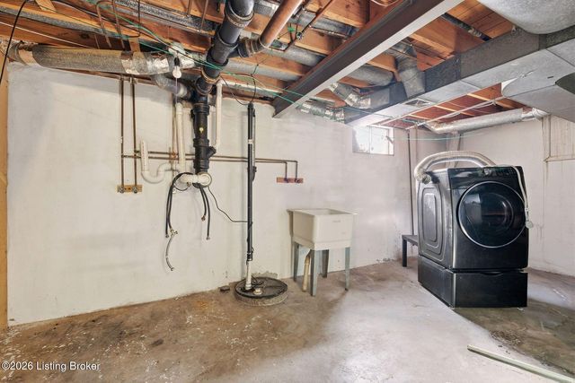 7816 Fairmeadows Ln, Louisville, KY 40222