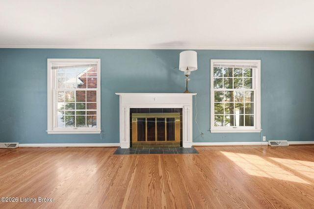 7816 Fairmeadows Ln, Louisville, KY 40222