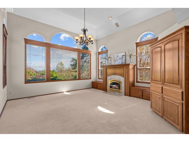 11830 Se EASTBOURNE Ln, Happy Valley, OR 97086