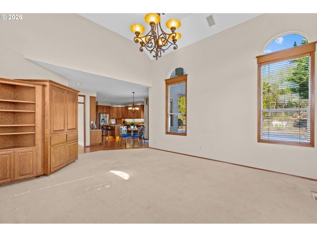 11830 Se EASTBOURNE Ln, Happy Valley, OR 97086