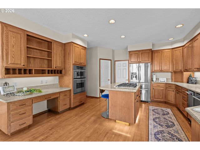 11830 Se EASTBOURNE Ln, Happy Valley, OR 97086