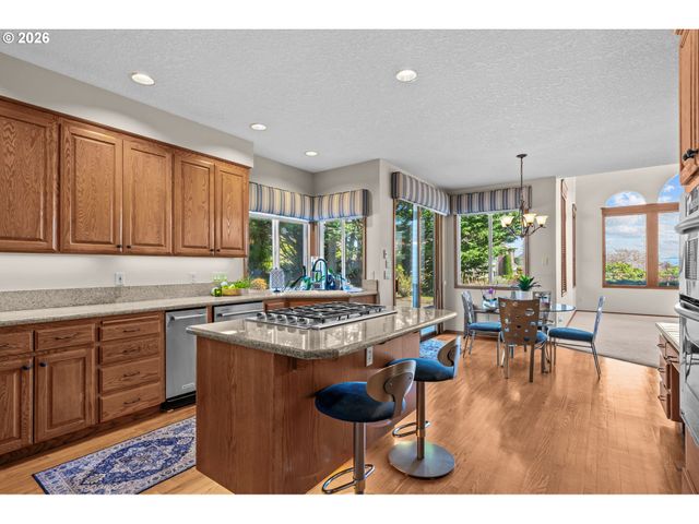 11830 Se EASTBOURNE Ln, Happy Valley, OR 97086