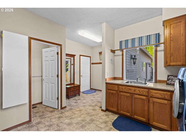 11830 Se EASTBOURNE Ln, Happy Valley, OR 97086