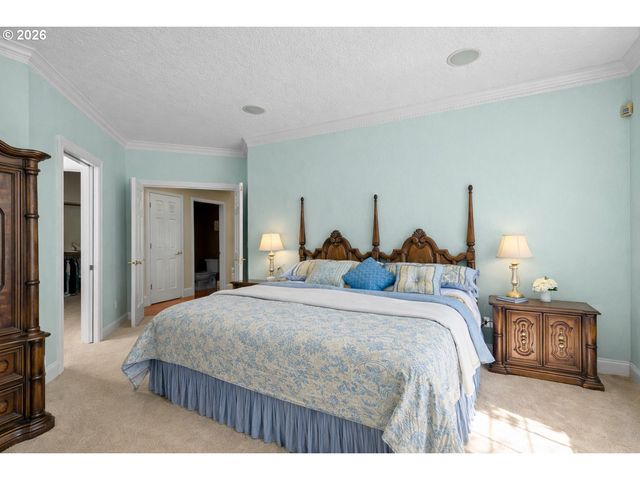 11830 Se EASTBOURNE Ln, Happy Valley, OR 97086