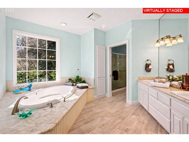 11830 Se EASTBOURNE Ln, Happy Valley, OR 97086