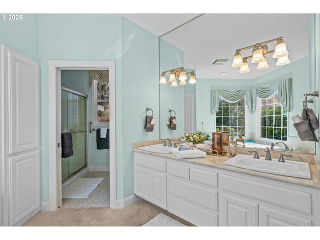 11830 Se EASTBOURNE Ln, Happy Valley, OR 97086