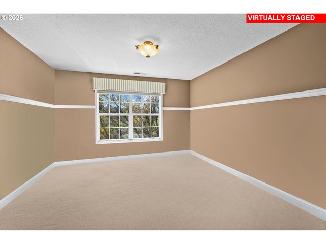 11830 Se EASTBOURNE Ln, Happy Valley, OR 97086