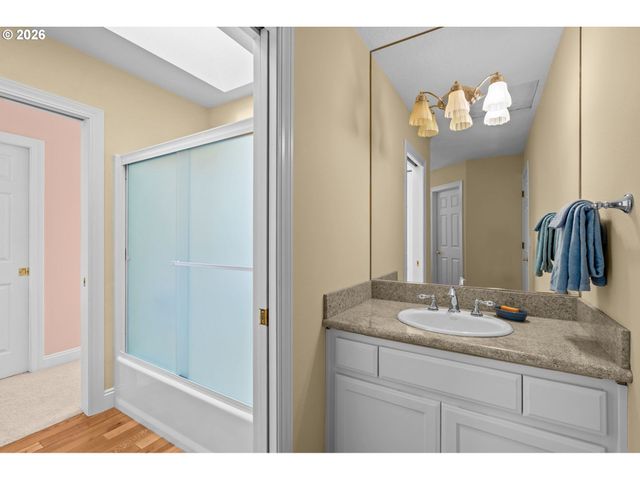 11830 Se EASTBOURNE Ln, Happy Valley, OR 97086