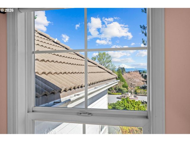 11830 Se EASTBOURNE Ln, Happy Valley, OR 97086