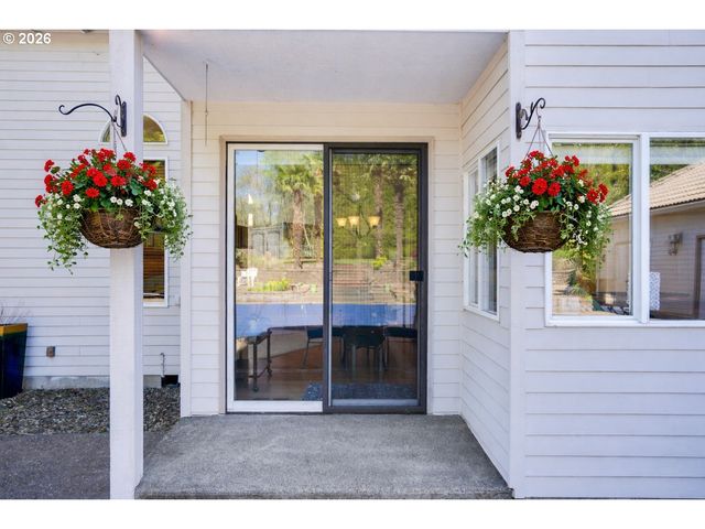 11830 Se EASTBOURNE Ln, Happy Valley, OR 97086