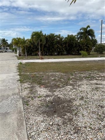 5012 Flamingo DR, St. James City, FL 33956