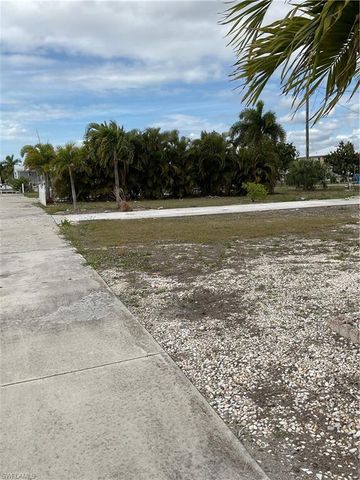 5012 Flamingo DR, St. James City, FL 33956