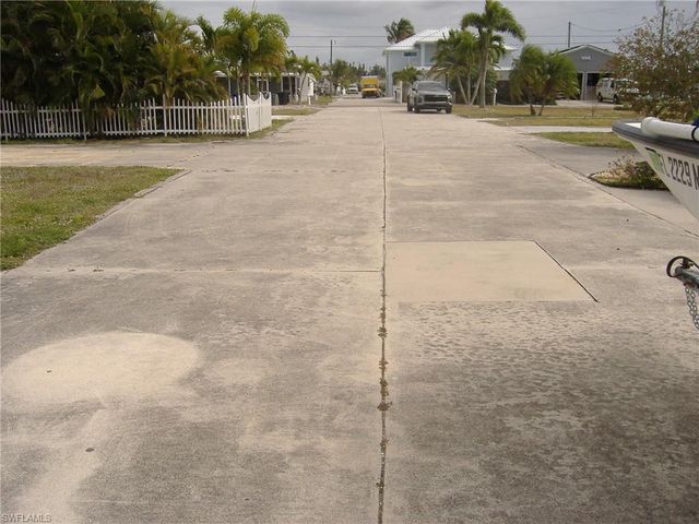 5012 Flamingo DR, St. James City, FL 33956