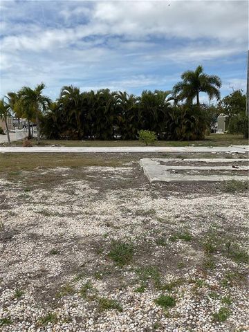 5012 Flamingo DR, St. James City, FL 33956