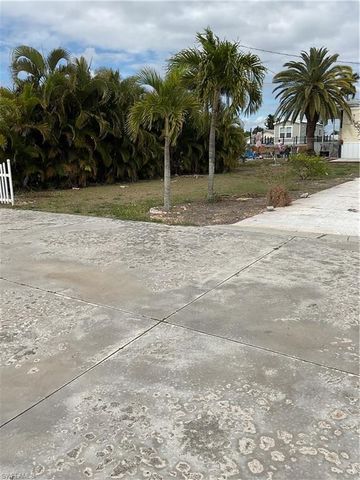 5012 Flamingo DR, St. James City, FL 33956