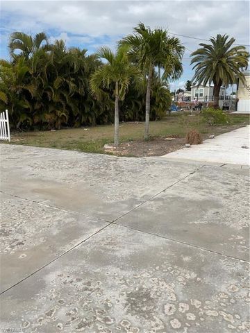 5012 Flamingo DR, St. James City, FL 33956