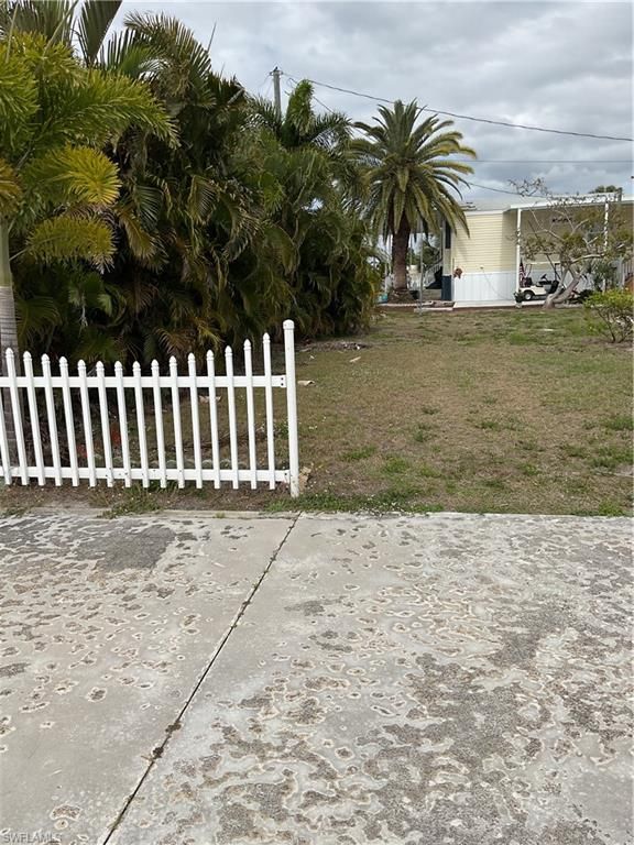 5012 Flamingo DR, ST. JAMES CITY, FL 33956 — photo 3