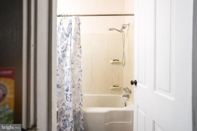 526 W JAMES ST, Lancaster, PA 17603