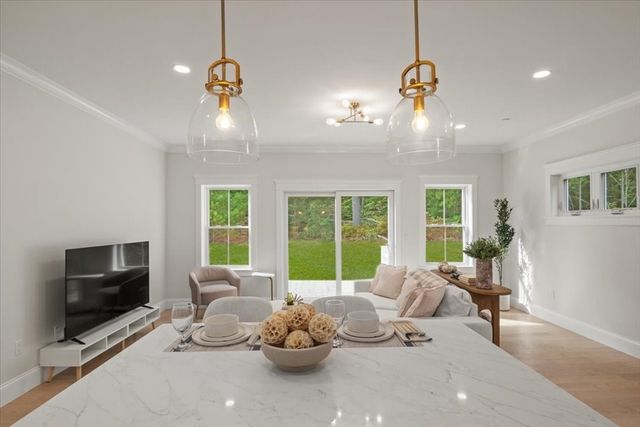 92 Uncas Avenue 2, Franklin, MA 02038