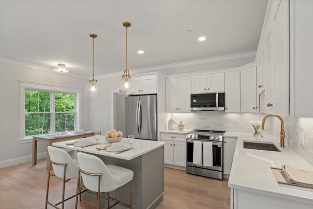 92 Uncas Avenue 2, Franklin, MA 02038
