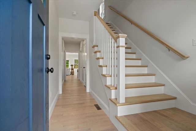 92 Uncas Avenue 2, Franklin, MA 02038