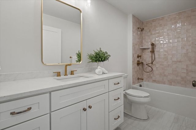 92 Uncas Avenue 2, Franklin, MA 02038