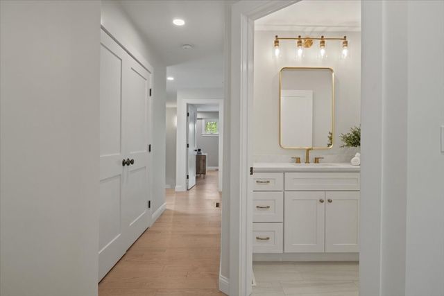 92 Uncas Avenue 2, Franklin, MA 02038