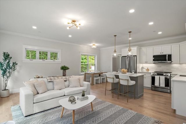 92 Uncas Avenue 2, Franklin, MA 02038