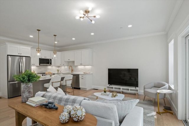 92 Uncas Avenue 2, Franklin, MA 02038