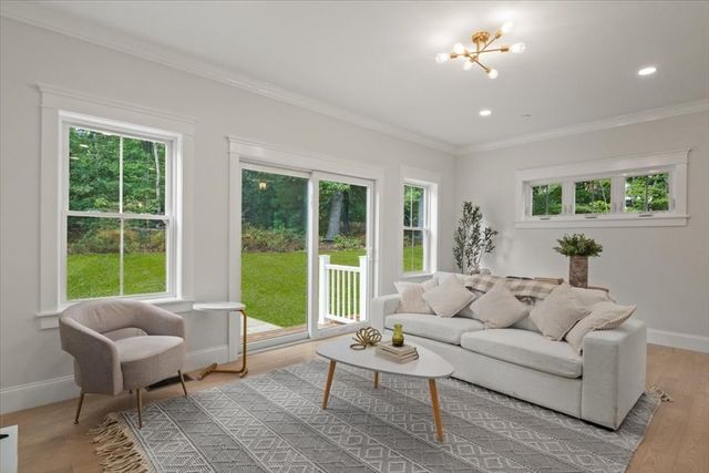 92 Uncas Avenue 2, Franklin, MA 02038
