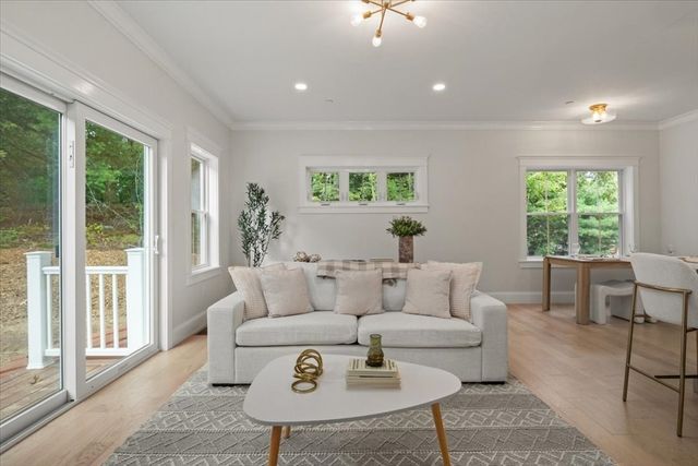 92 Uncas Avenue 2, Franklin, MA 02038