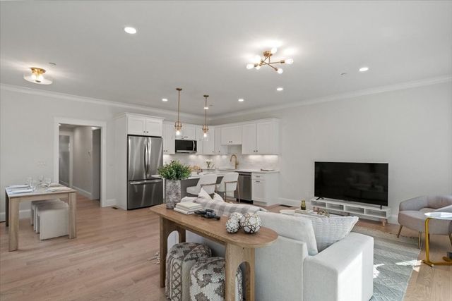 92 Uncas Avenue 2, Franklin, MA 02038