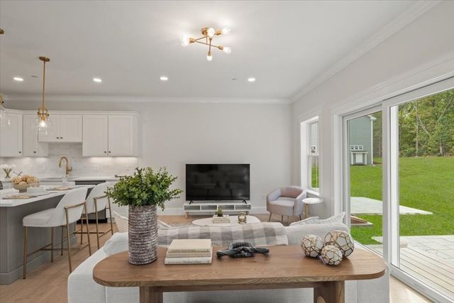 92 Uncas Avenue 2, Franklin, MA 02038