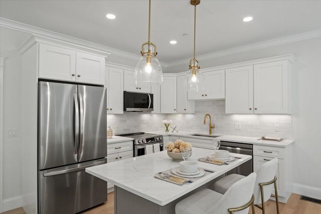 92 Uncas Avenue 2, Franklin, MA 02038