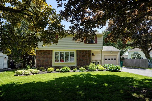 32 Charrington Road, Irondequoit, NY 14609