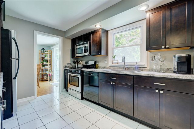 32 Charrington Road, Irondequoit, NY 14609