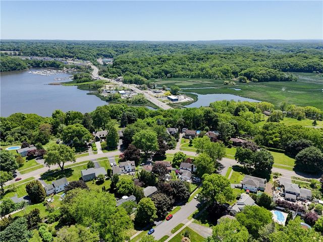 32 Charrington Road, Irondequoit, NY 14609